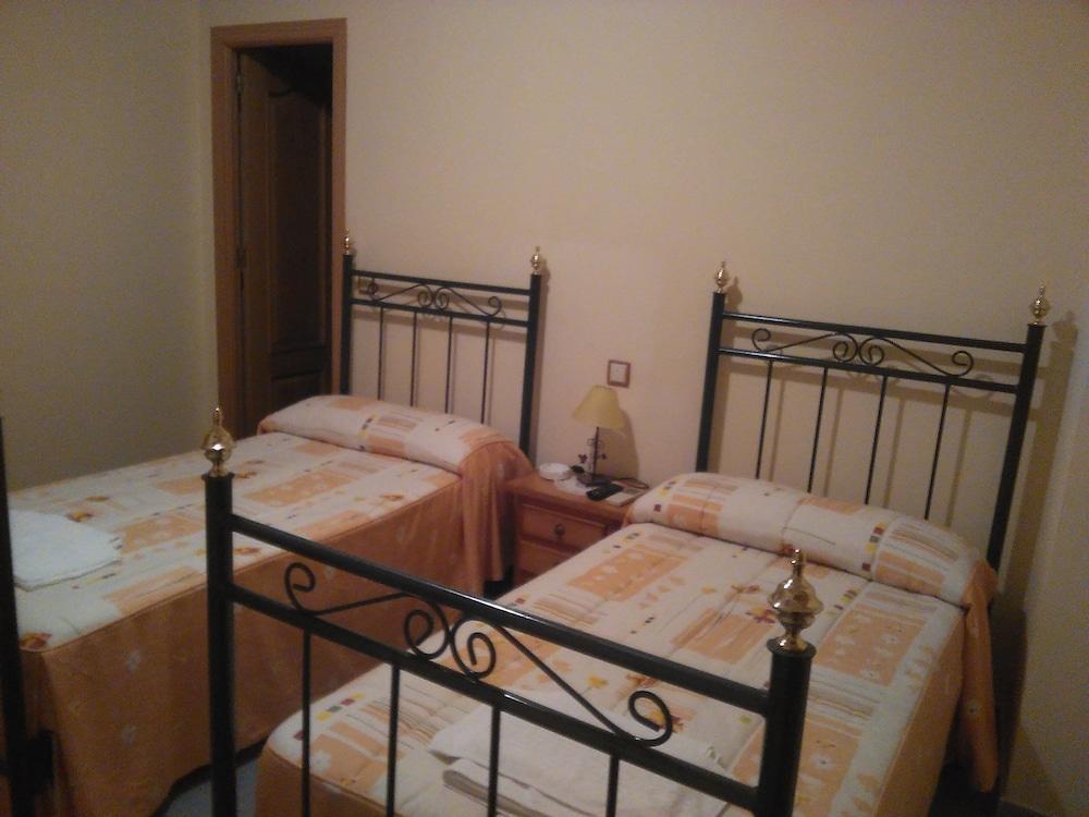 Hostal Miraflor De Las Cadenas Cuacos De Yuste Extérieur photo
