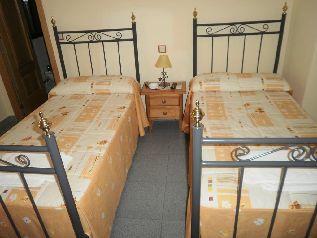 Hostal Miraflor De Las Cadenas Cuacos De Yuste Extérieur photo